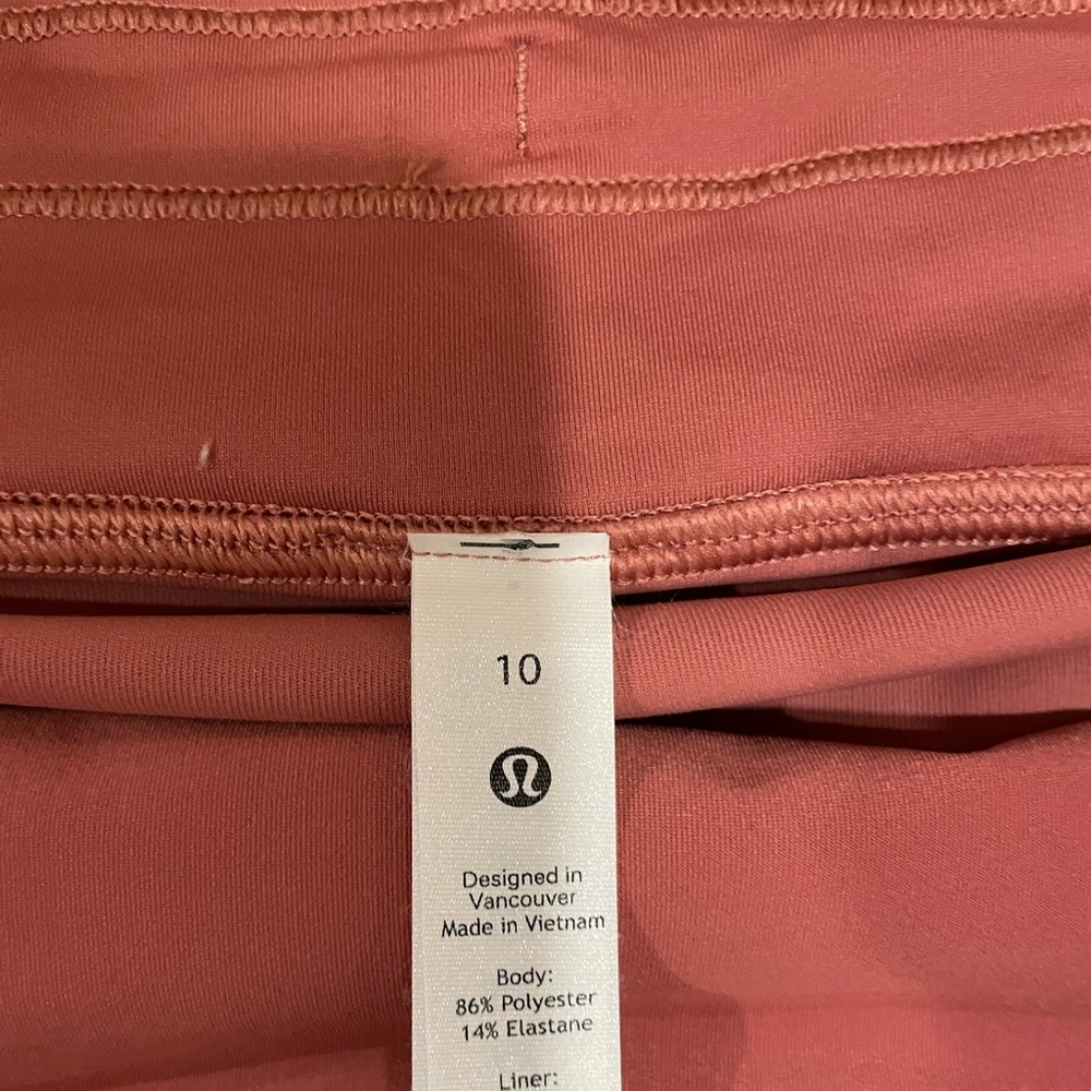 Lululemon tennis skirt, size 10. Worn maybe once!